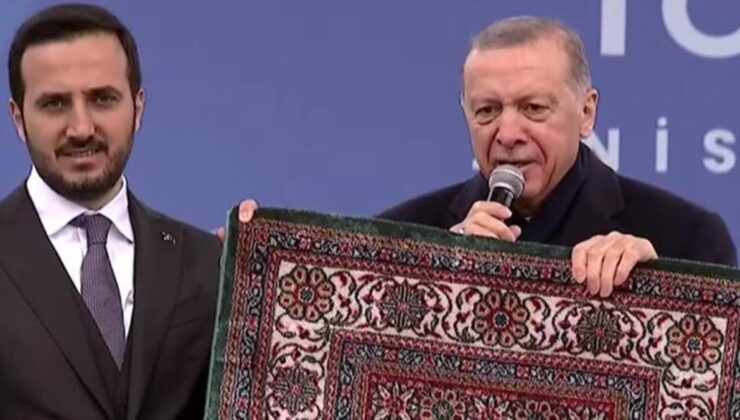 Cumhurbaşkanı Erdoğan, seccadeyi kaldırıp Kılıçdaroğlu’na göndermede bulundu